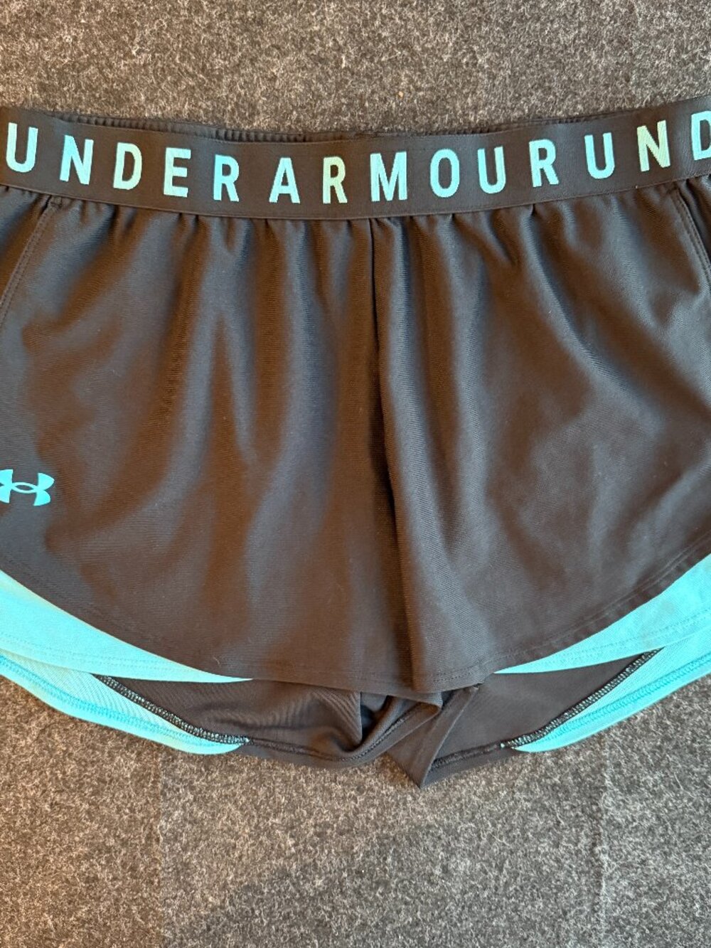 Under Armour HeatGear Women's Large Black Teal Running Athletic Shorts